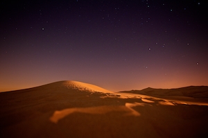 Пустыня в сумерках, песчаная дюна, пески в пустыне, пейзаж в пустыне