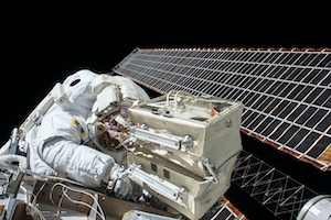 Космический спутник астронавта НАСА, космонавт, фото космонавта в открытом космосе 