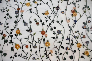Цветы на стене