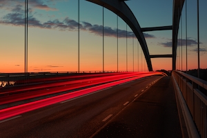 Восход солнца на мосту