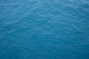 Голубая поверхность океана