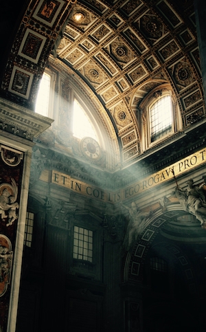 Отвесный свет в окне Римского собора 