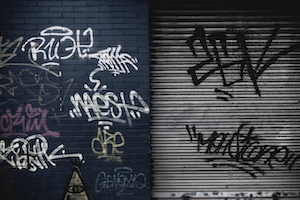 Стена и граффити