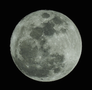 изображение луны на черном фоне 