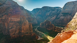 Долина Сиона из приземления Ангела, лес в горах, каньон, ущелье с лесом, горный пейзаж 