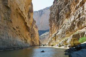 вода в каньоне, река в каньоне 