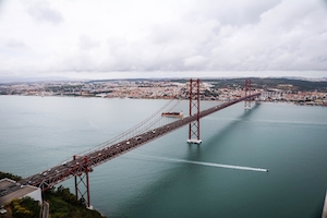 Красный мост в Лиссабоне 