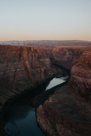 Восход солнца в каньоне
