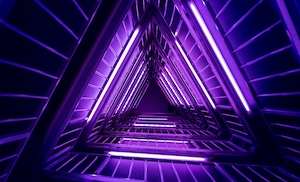 Неоновый фиолетовый тоннель 