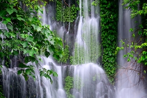 водопад баньюванги, комплекс каскадных водопадов, водопад в джунглях 
