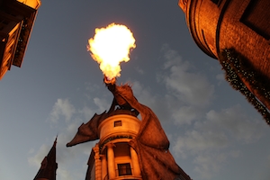 Узрите удивительный огонь Дракона Гринготтса, дракон на крыше здания, Гарри Поттер 