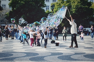 Мыльный пузыри для детей на площади 
