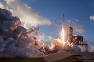 Запуск SpaceX Falcon 9, запуск ракеты в космос 