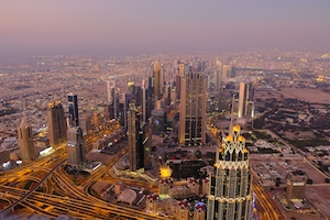 Панорама с воздуха на высотные здания Дубая
