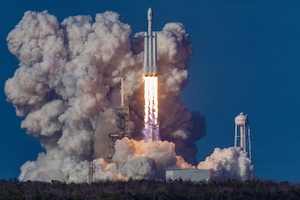 Первый запуск ракеты SpaceX Falcon Heavy.