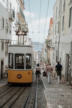 в Лиссабон и его желтые трамваи 
