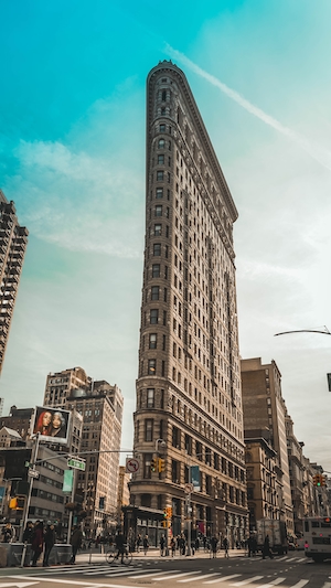 Плоское железное здание Нью-Йорк, вид снизу