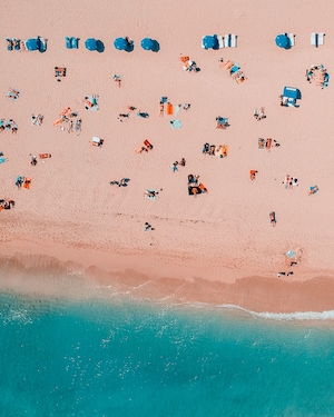 пляж, песок, голубая вода, фото сверху, люди отдыхают 