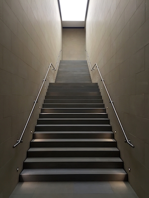 Каменная лестница в эдинбургском Apple Store