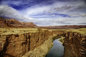 река и Мраморный каньон, вода в каньоне, река в каньоне 