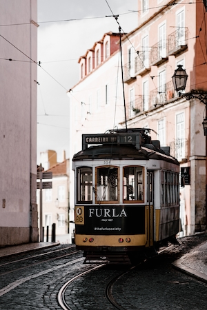 Трамвай на улице, Лиссабон