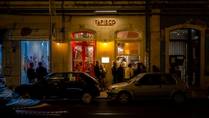 Таписко, Ресторан в Лиссабоне ночью 