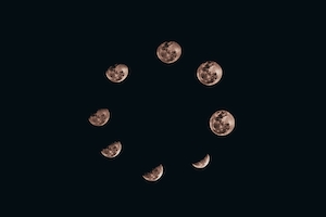 фото разных фаз луны на черном фоне 