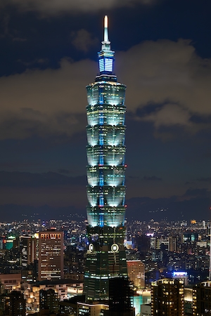 Башня-небоскреб Тайбэй 101 ночью