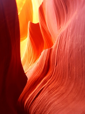 стена красного каньона, пещера