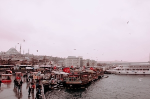 пристань в Стамбуле на закате 