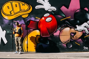 Потрясающее граффити в Сохо, Лондон, граффити на бетонной стене 