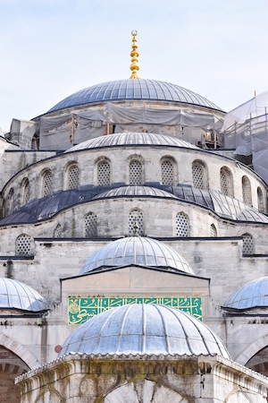Голубые купола комплекса турецких мечетей 