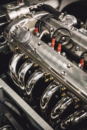 Двигатель британской машины Jaguar E Type V12