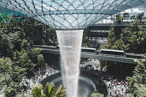 аэропорт Сингапура, парк, водопад 