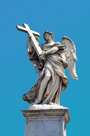 Статуя ангела на мосту Святого Ангела в Риме