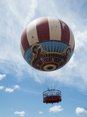 Воздушный шар в Дисней-Спрингс