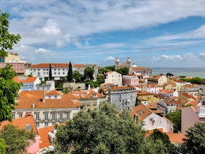 Панорама на старый город с красными крышами, Лиссабон 