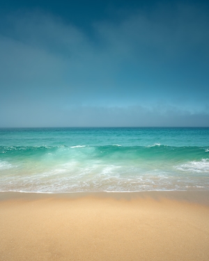 пляж, белый песок, голубая вода, небо, морской горизонт 