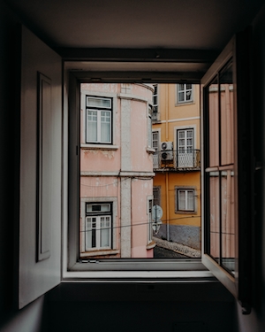 Вид на дома Лиссабона из окна 