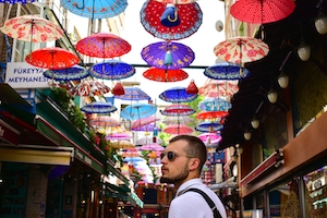Улица с разноцветными зонтами