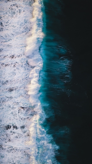 Океанская волна, морские волны с высоты, фото сверху, морская пена 