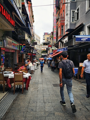 Знаменитая улица Истикляль в Стамбуле, Турция