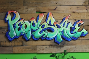 граффити на стене 