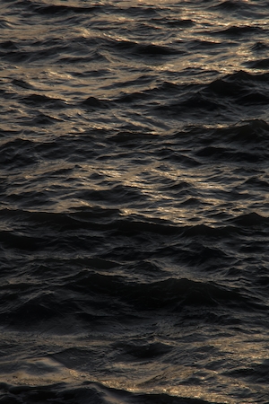 Волны, легкие волны, поверхность моря, рябь на воде, морская поверхность, море 
