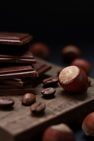 Шоколад с кофе и орехами