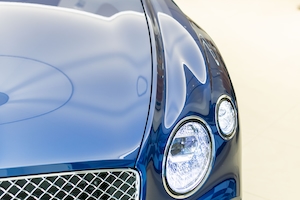 Новый светло-синий Bentley Continental GT