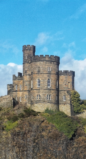 Замок на холме в Эдинбурге