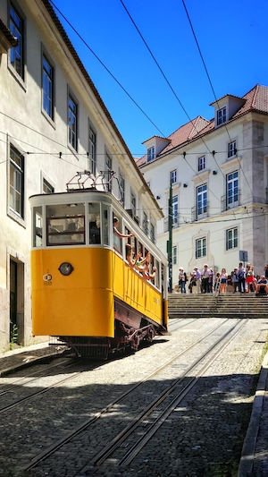 Лиссабон, желтый трамвай 