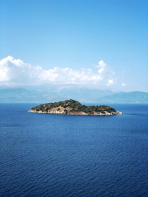 Остров Прасуди, Греция, остров в океане