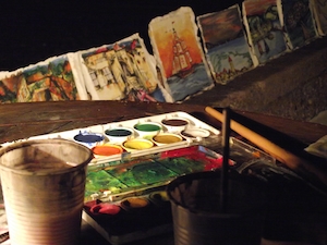 акварельные краски и картины на фоне 